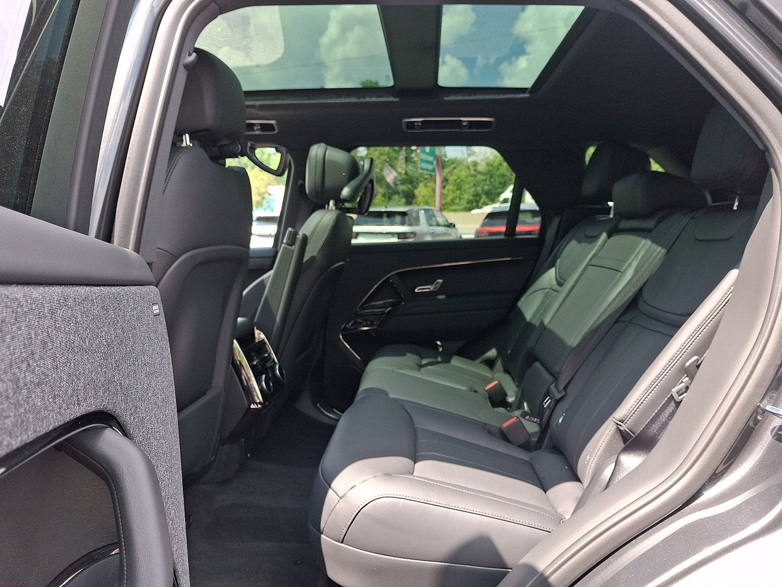 New 2026 Carpathian Grey Land Rover P400 Dynamic SE image 5