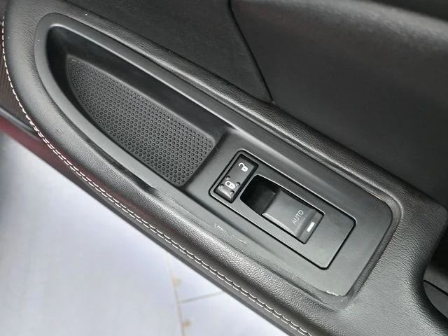 2012 Chrysler 200 Limited - Photo 38