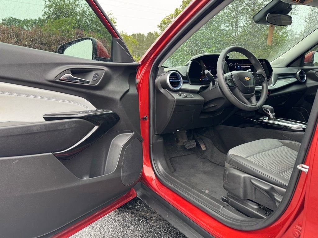 2024 Chevrolet Trax LT - Photo 13