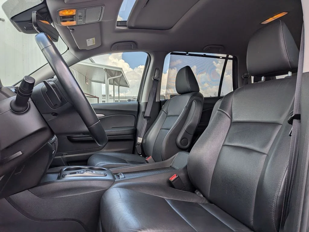 Used 2022 Black Honda EX-L image 25