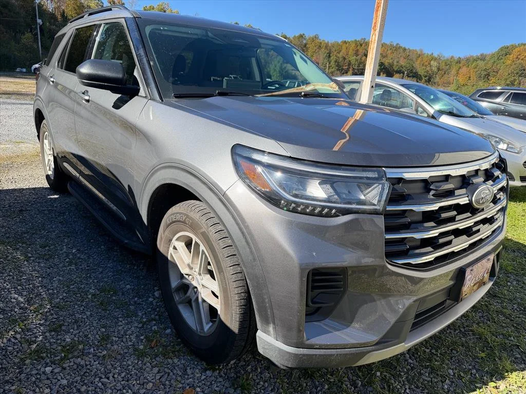 Used 2025 Gray Ford Active image 4