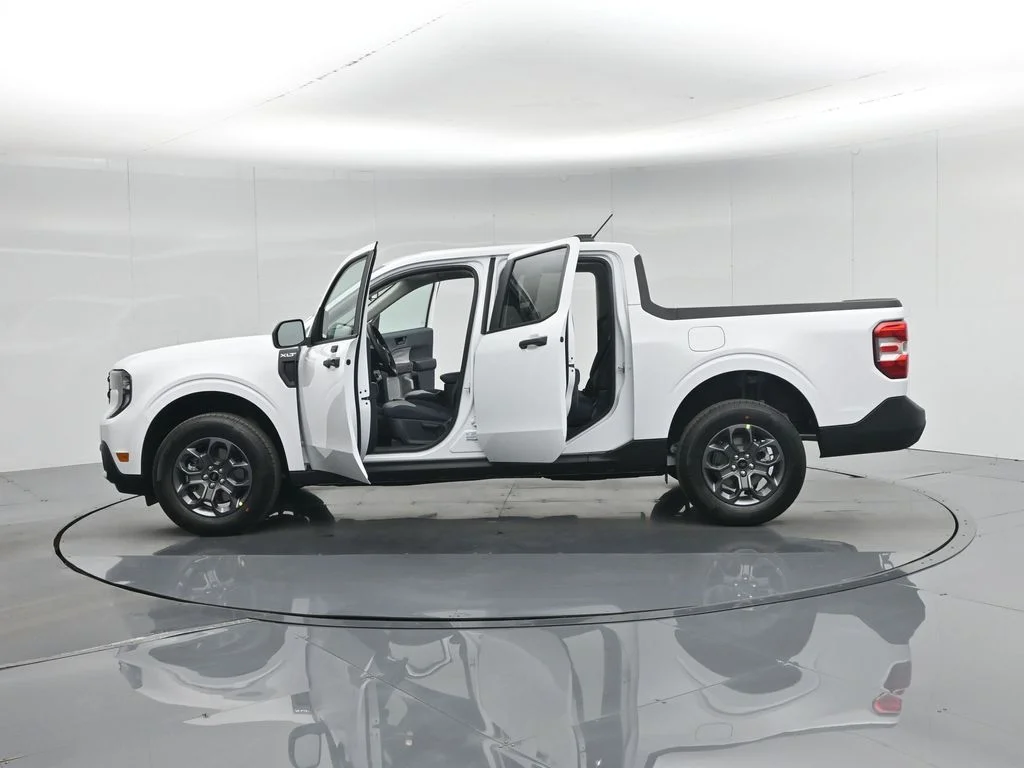 New 2026 Oxford White Ford XLT image 33