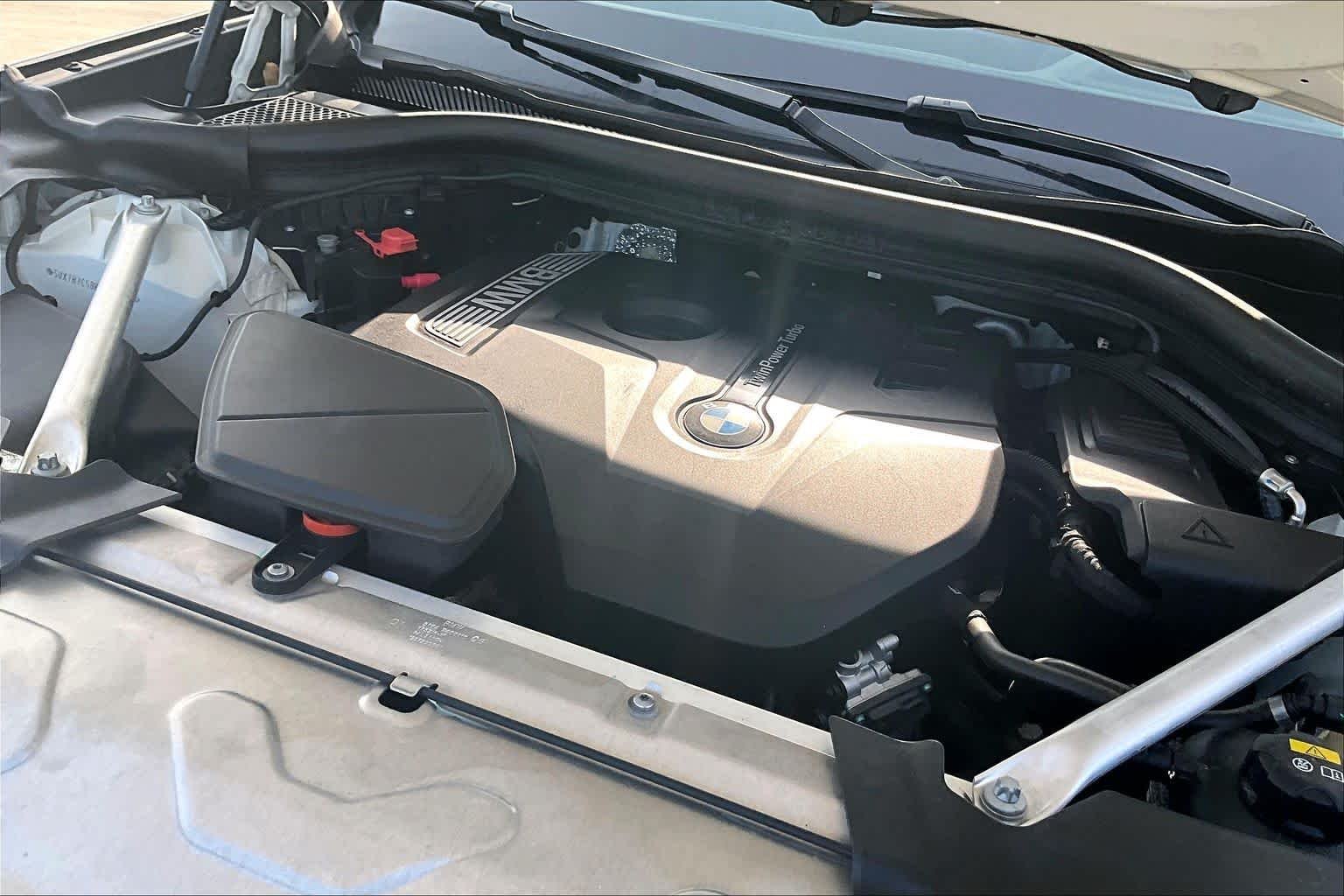 Used 2019 Alpine White BMW sDrive30i image 30