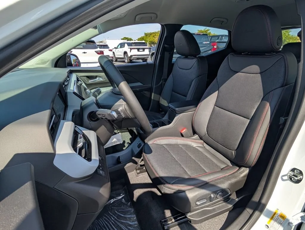 New 2027 Summit White Chevrolet RS image 3