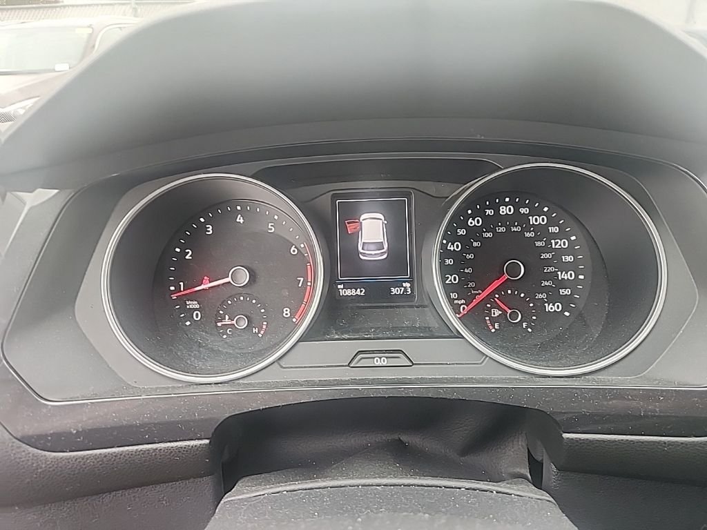 Used 2018 White Volkswagen 2.0T SE image 21