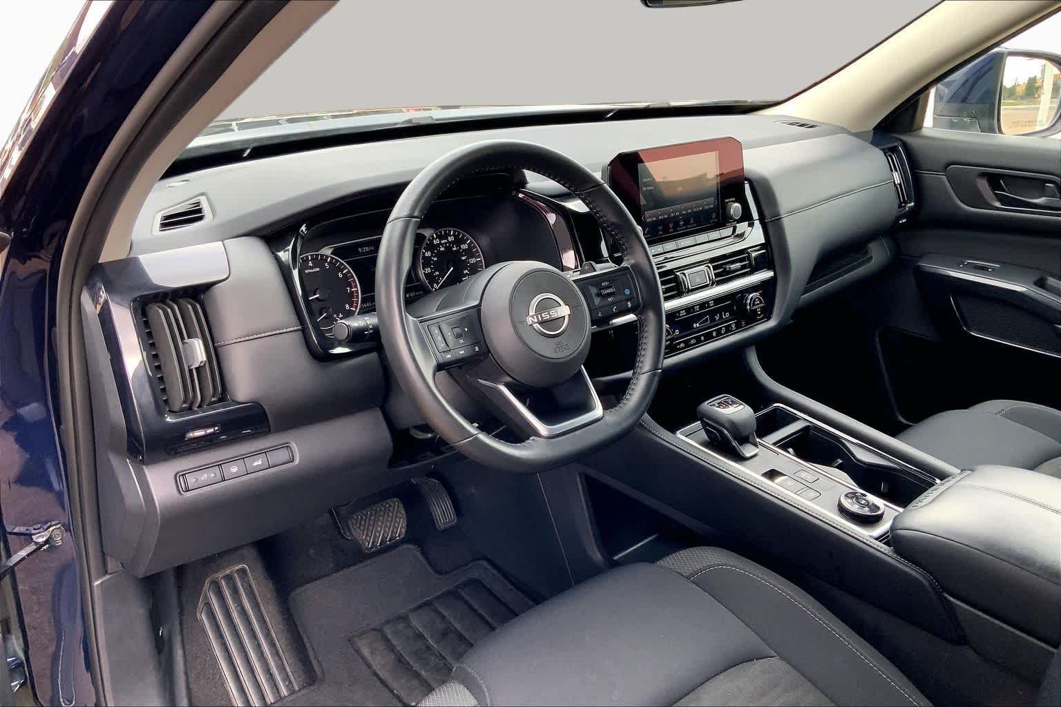 Used 2025 Deep Ocean Blue Pearl Nissan SV image 18
