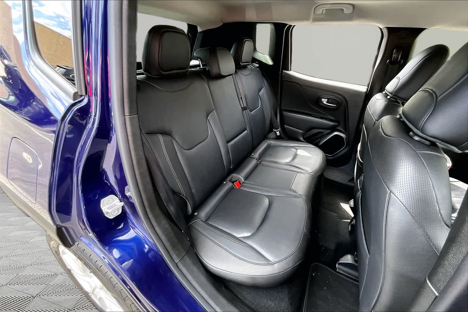 Used 2018 Jetset Blue Jeep Limited image 20