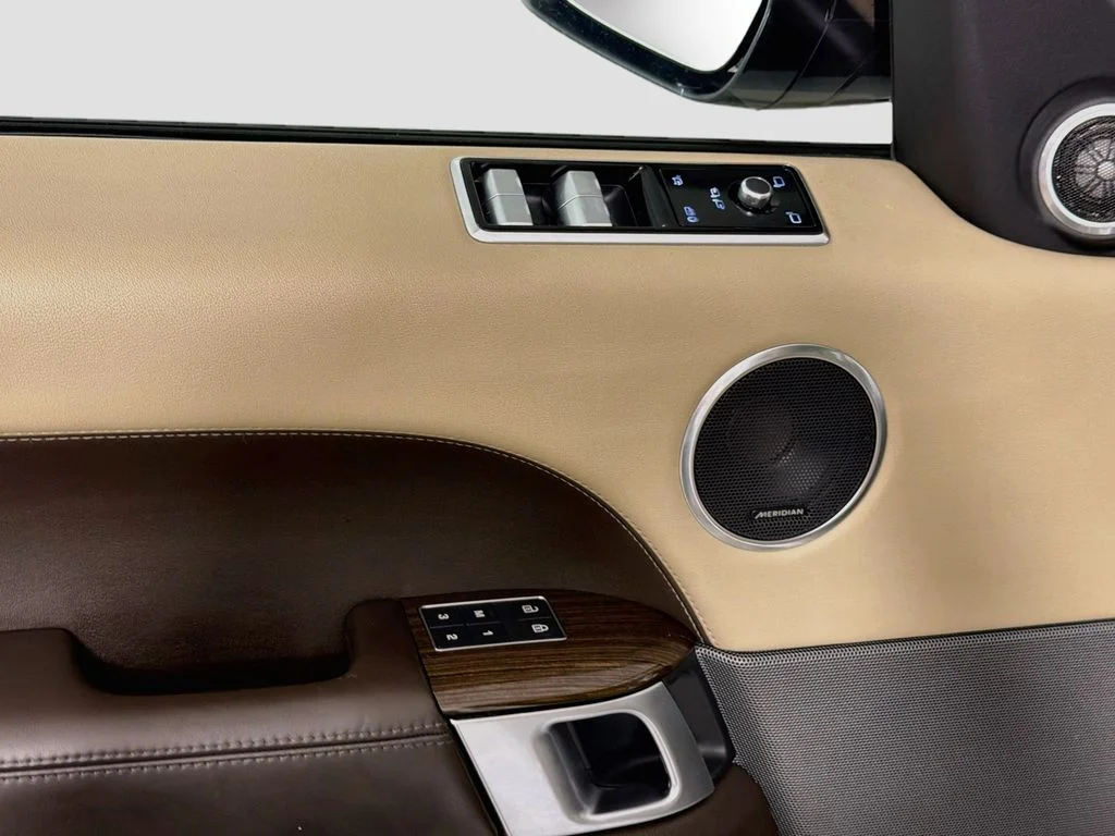 Used 2021 White Land Rover HSE Silver Edition image 18