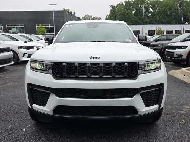New 2026 Bright White Clear-Coat Exterior Paint Jeep Laredo image 2