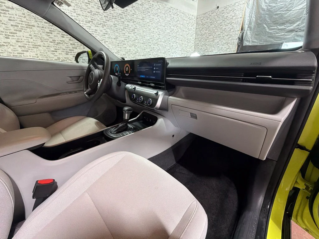 Used 2025 Neoteric Yellow Hyundai SE image 12