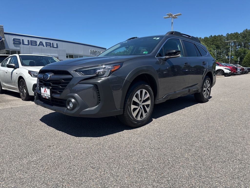 2025 Subaru Outback Premium's photo