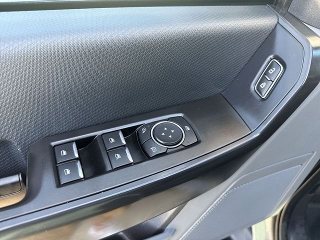 Used 2022  Ford XL image 16