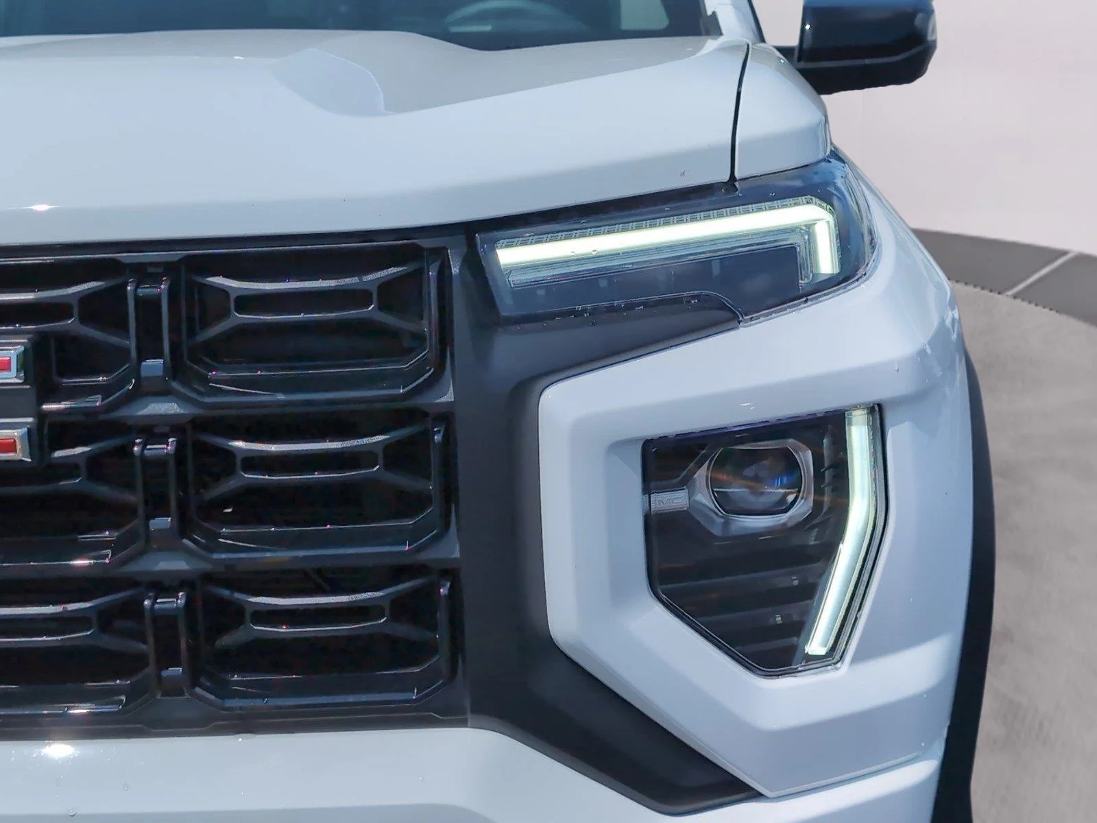 New 2026 Summit White GMC Elevation image 35