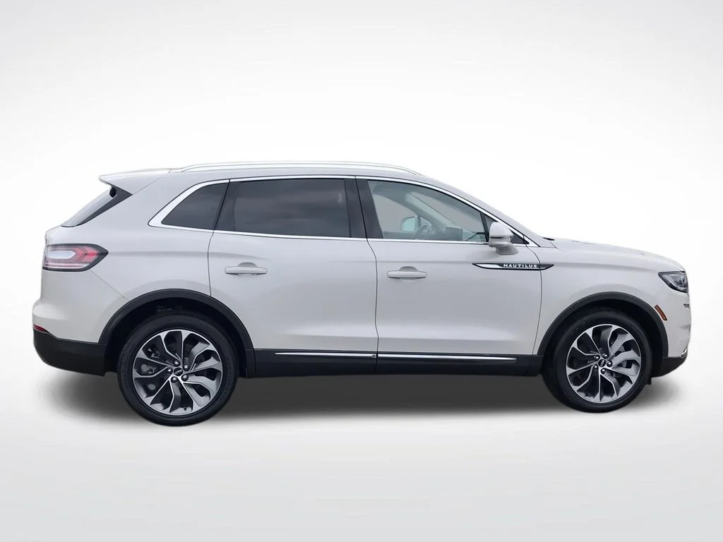 Used 2022 White Lincoln Reserve image 10