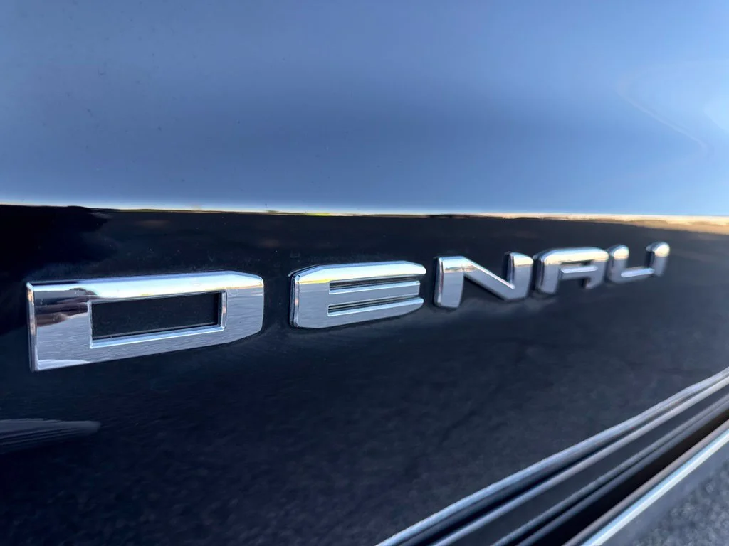Used 2025 Onyx Black GMC Denali image 38