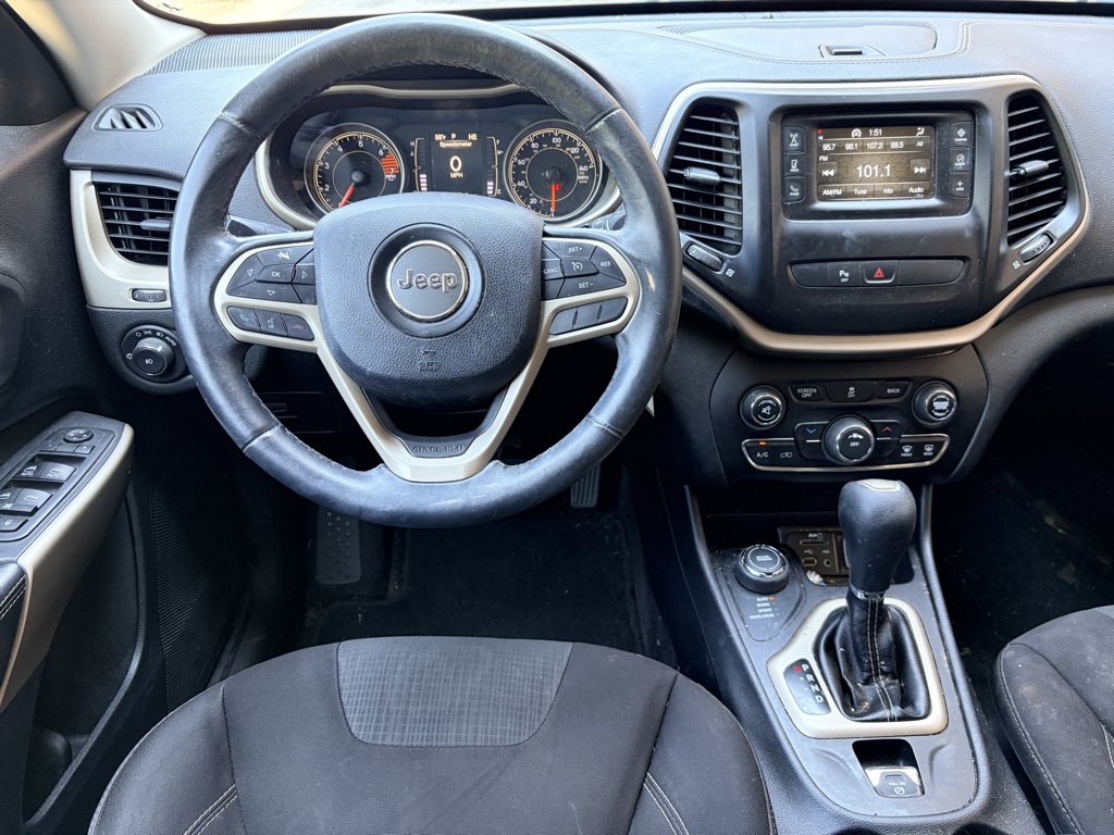 Used 2017 Deep Cherry Red Crystal Pearlcoat Jeep Latitude image 13