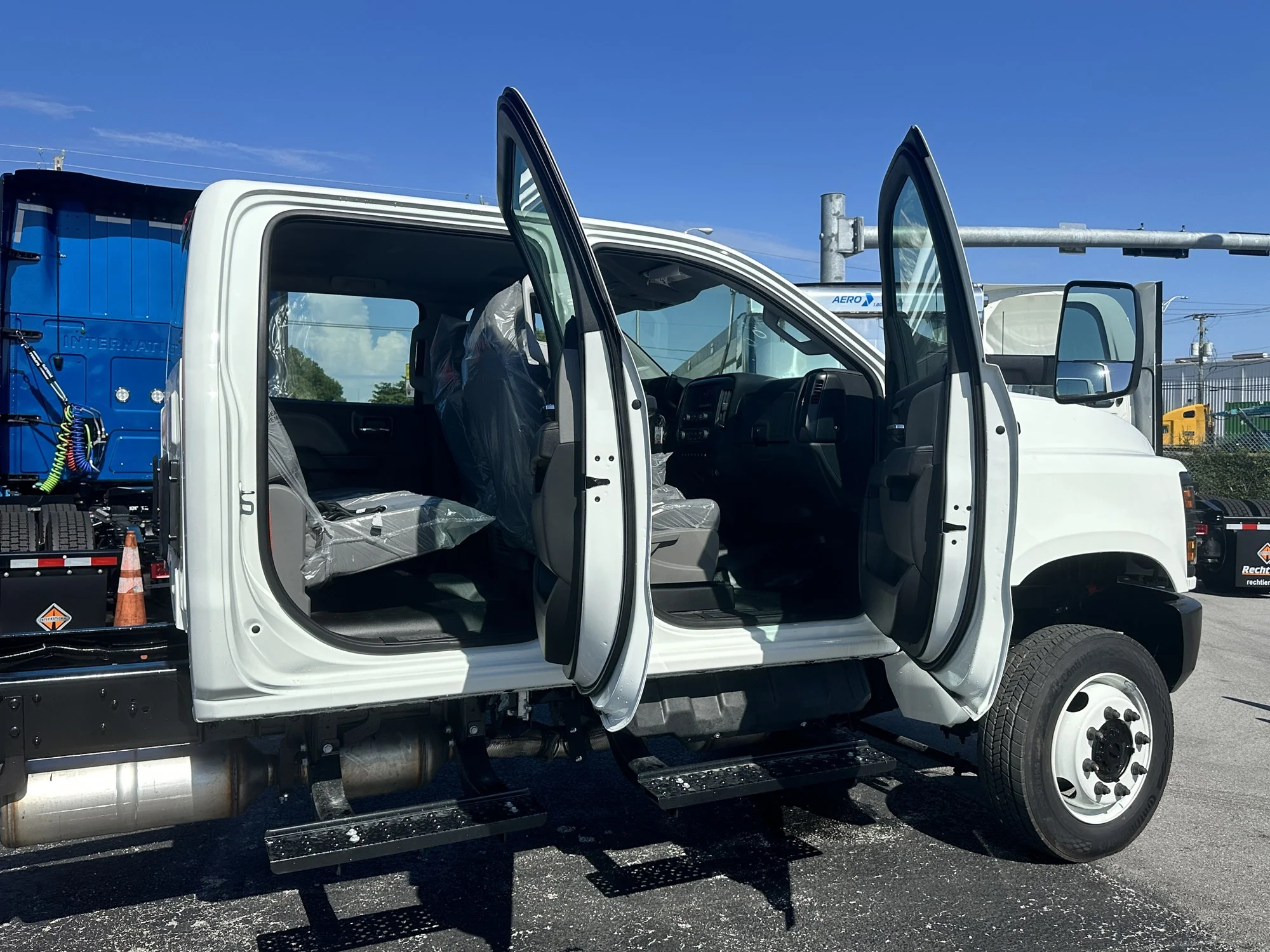 New 2024 White INTERNATIONAL Cab Chassis image 6