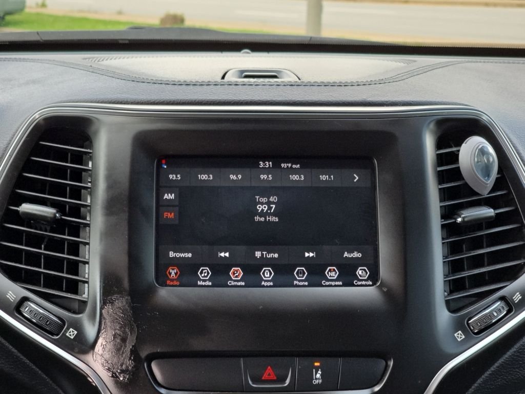 Used 2021 White Jeep Latitude image 13