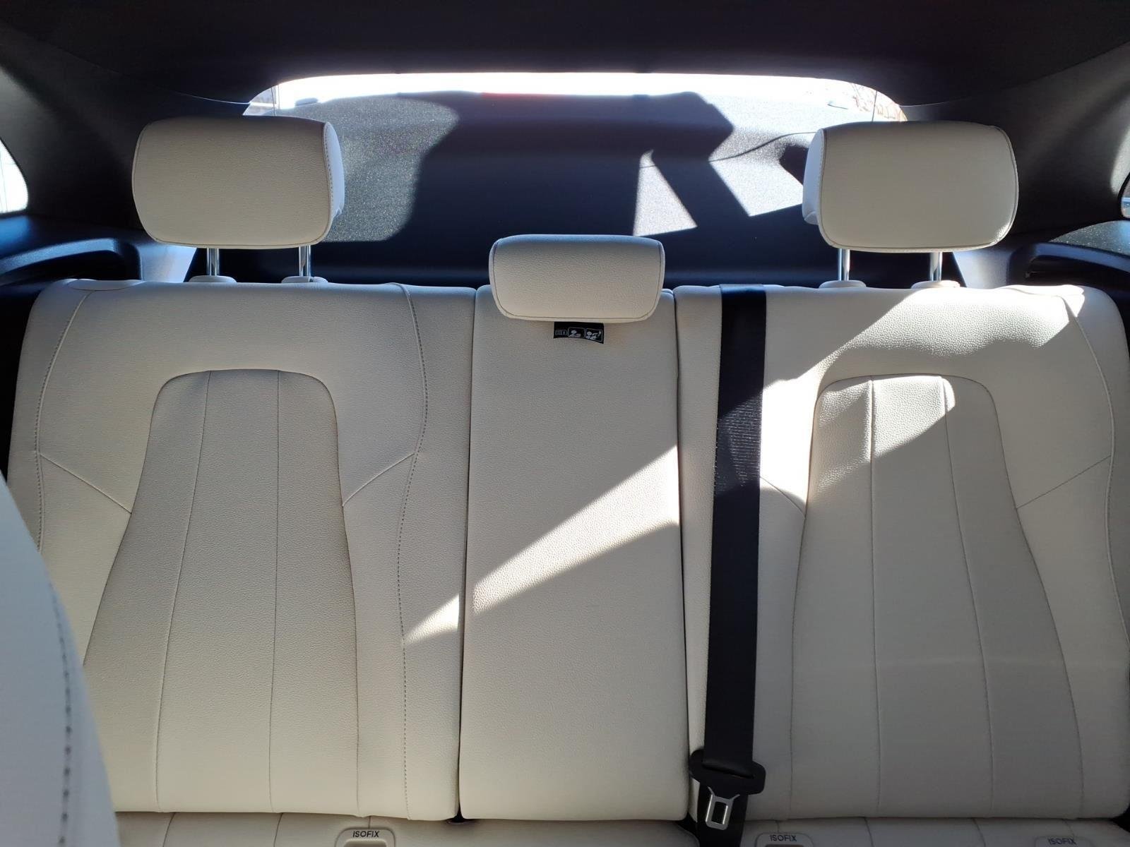 Used 2025 Polar White Mercedes-Benz GLA 250 image 32