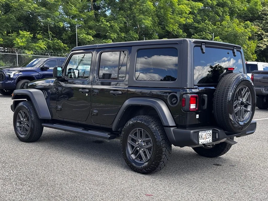 Used 2024 Black Jeep Sport S image 9