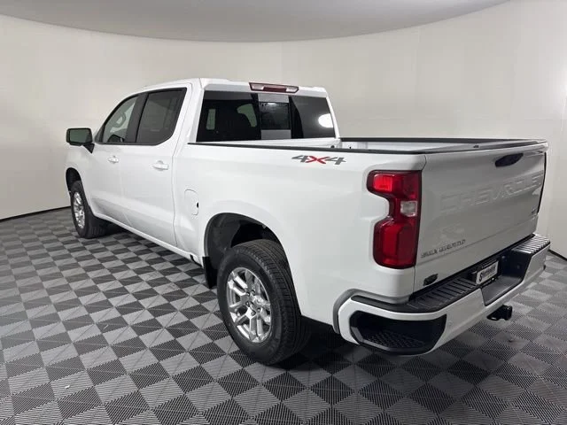 New 2026 Summit White Chevrolet RST image 4