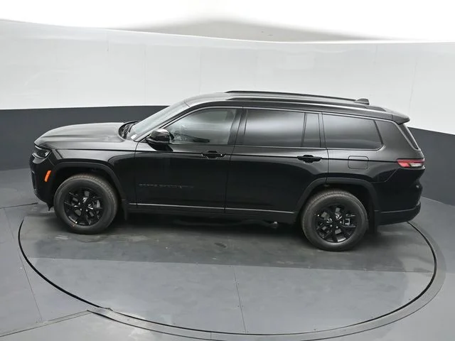 New 2026 Diamond Black Crystal Pearl-Coat Exterior Paint Jeep Altitude image 38