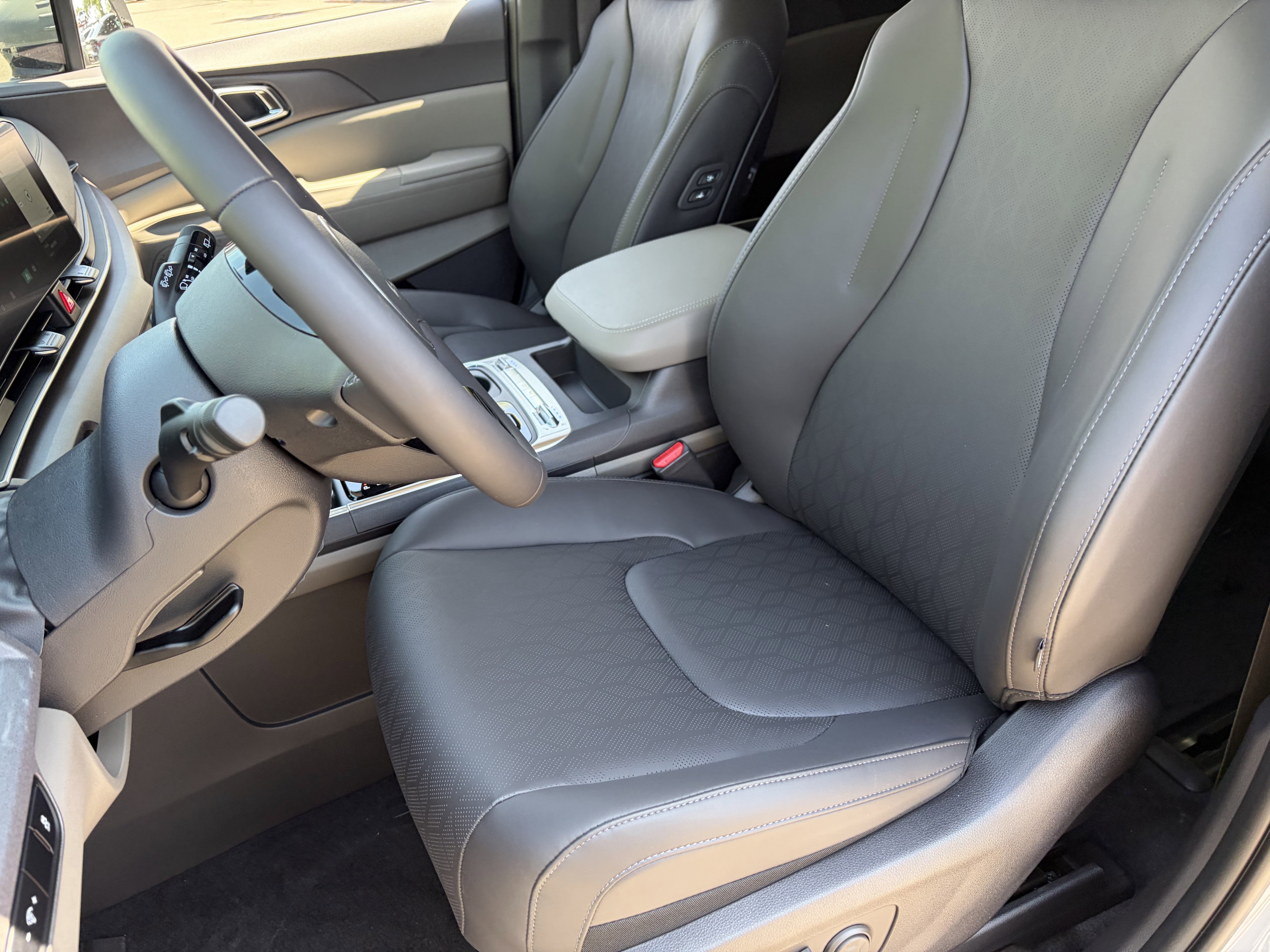 New 2026 Ceramic Silver Kia SX image 18