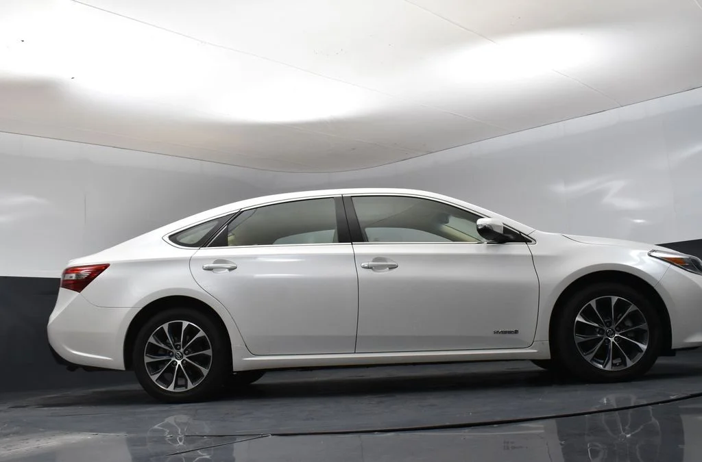 Used 2018 Blizzard Pearl Toyota XLE Premium image 11