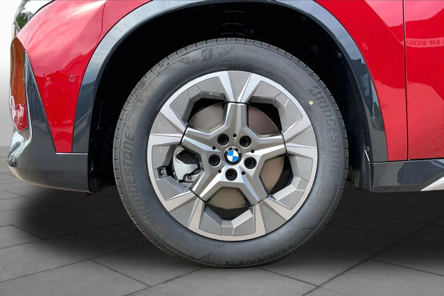 New 2026 Vegas Red Metallic BMW xDrive28i image 11