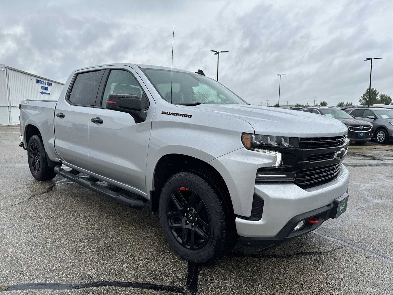 Used 2022 SILVER ICE METALLIC Chevrolet RST image 29