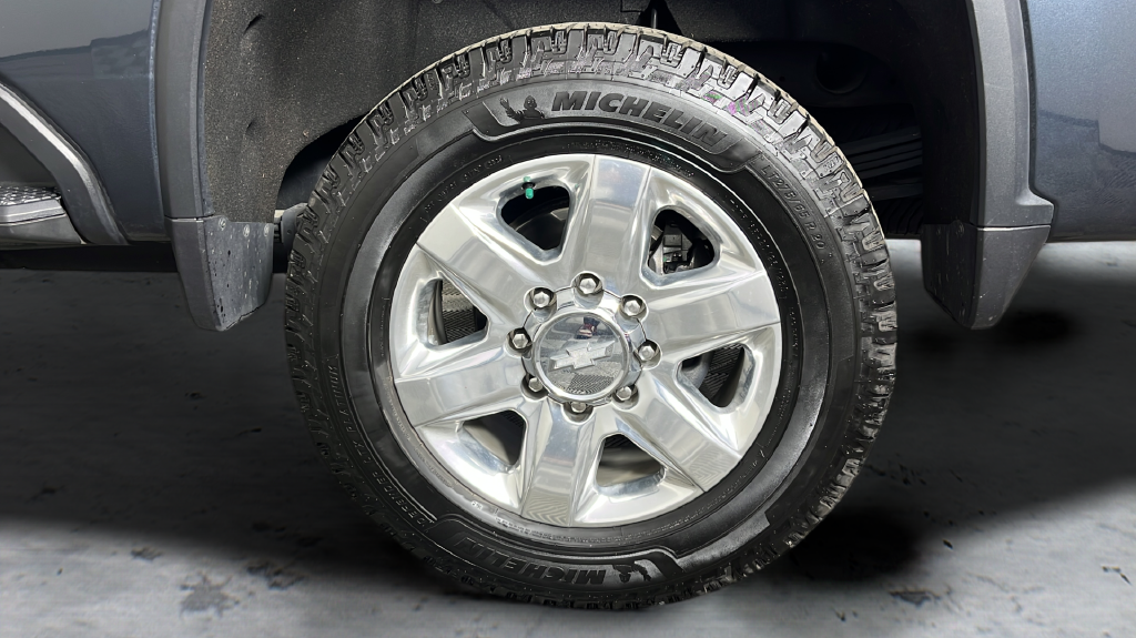 Used 2020 Shadow Gray Metallic Chevrolet LTZ image 41