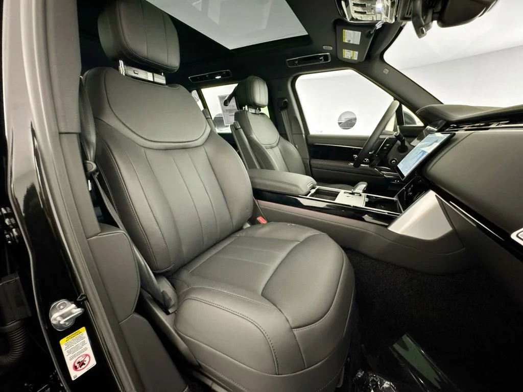 New 2026 Santorini Black Land Rover SE image 29