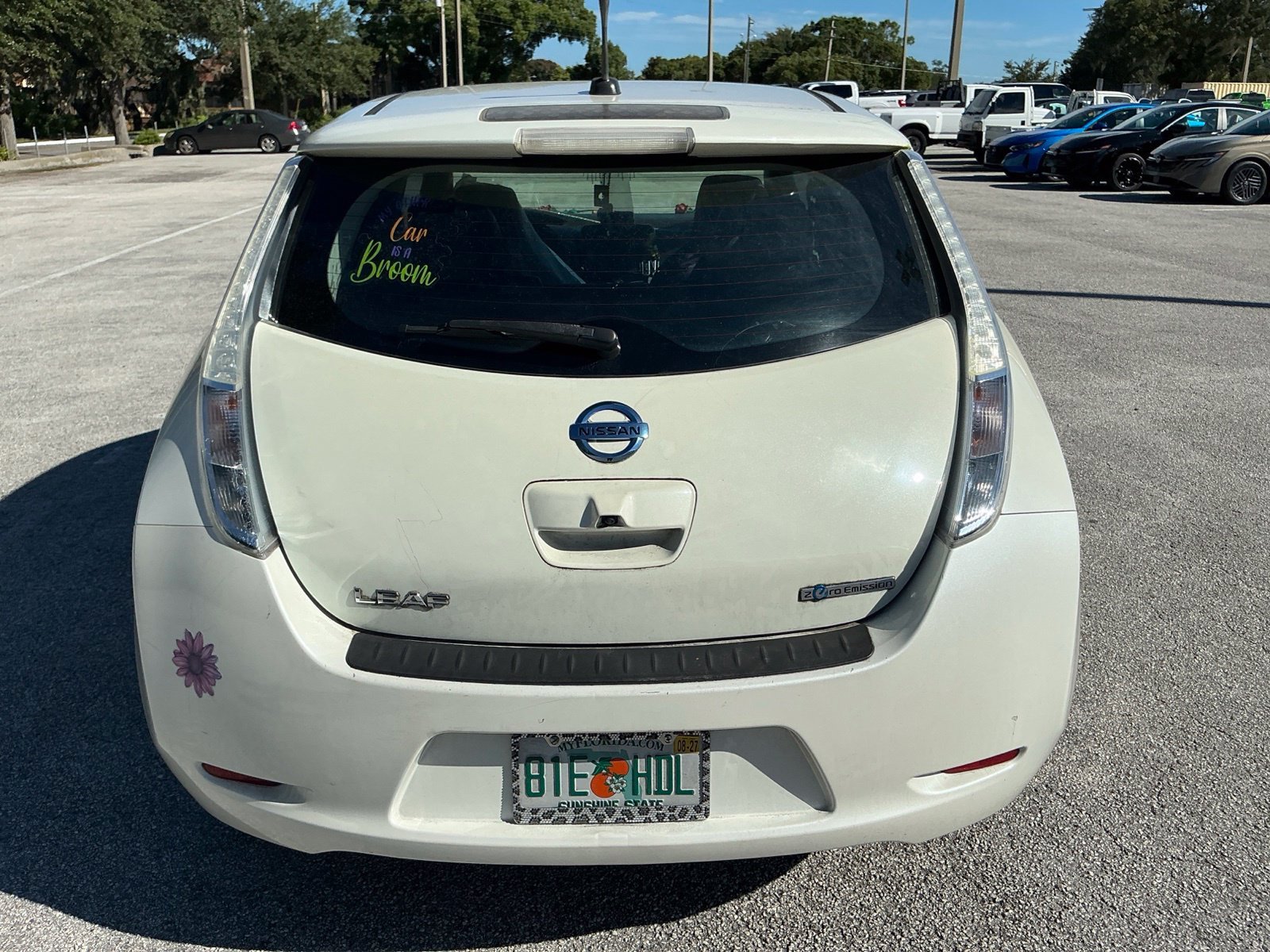 Used 2013 White Nissan SL image 7