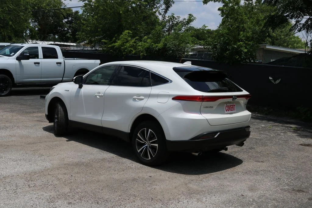 Used 2021 White Toyota LE image 3