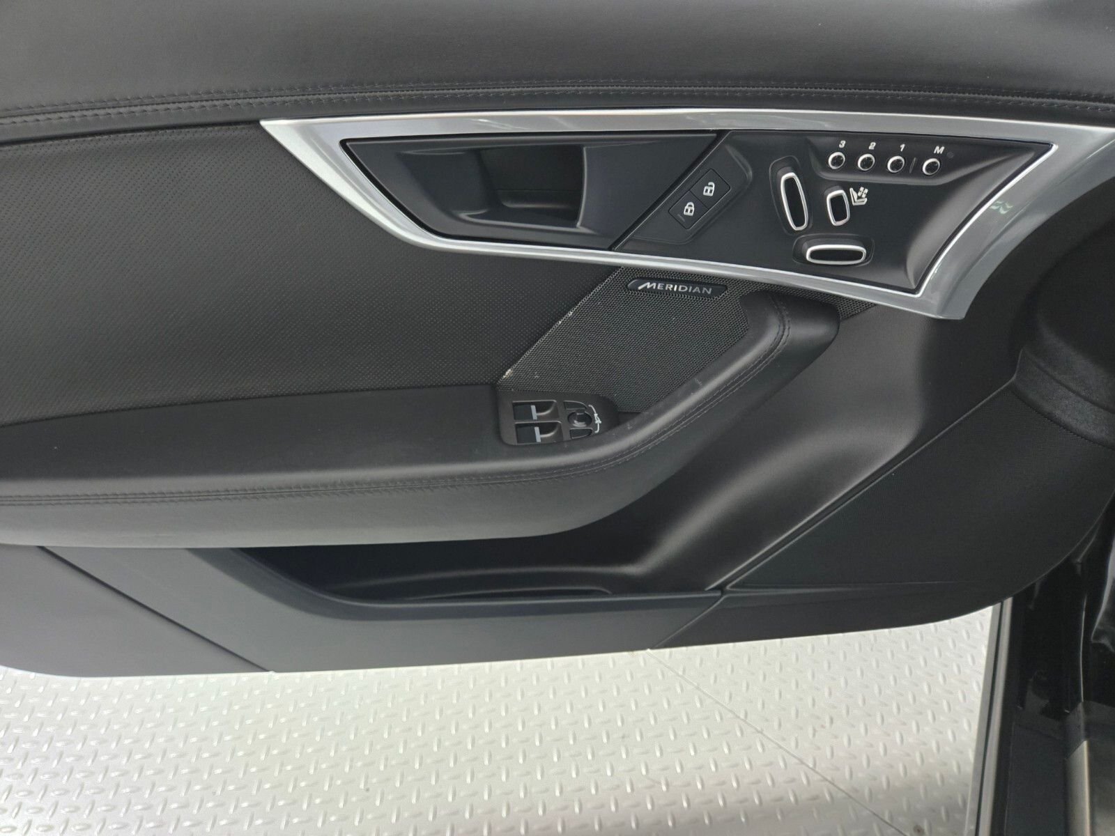 2023 Jaguar F-TYPE R-Dynamic - Photo 16