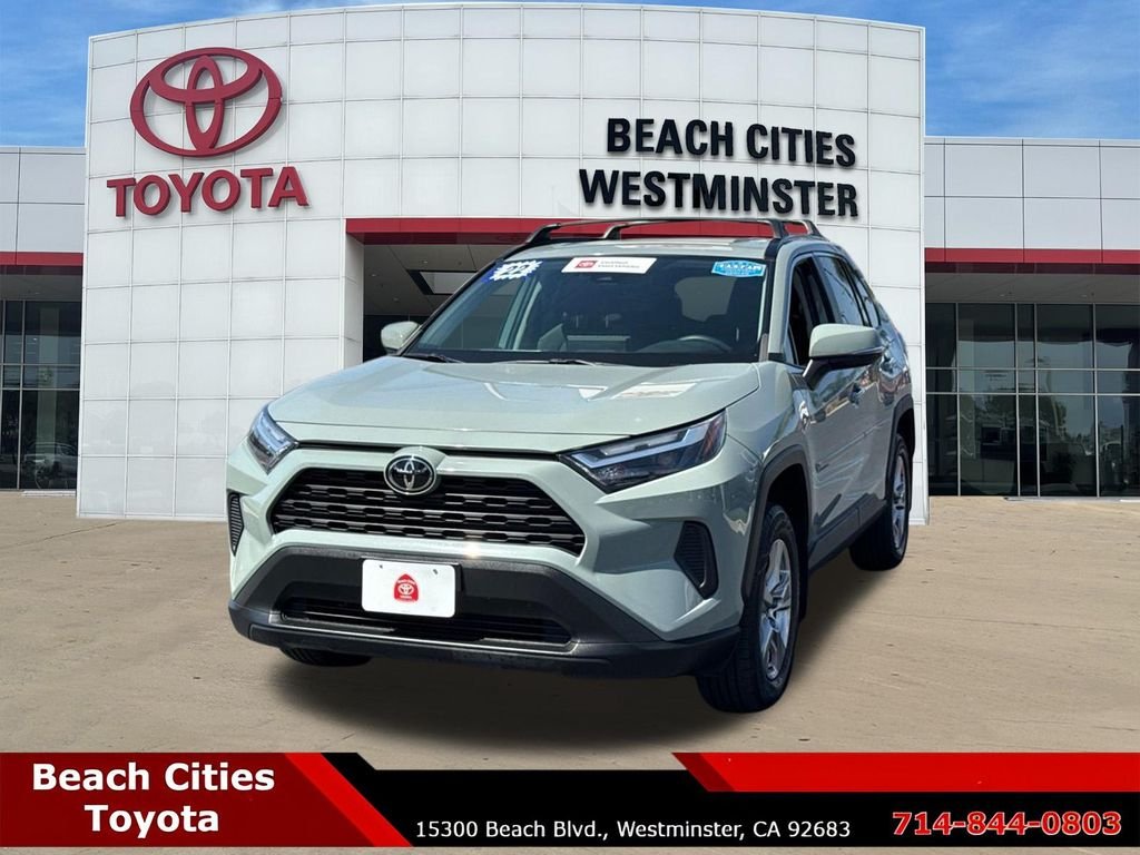 Certified Used 2022  Toyota XLE image 5