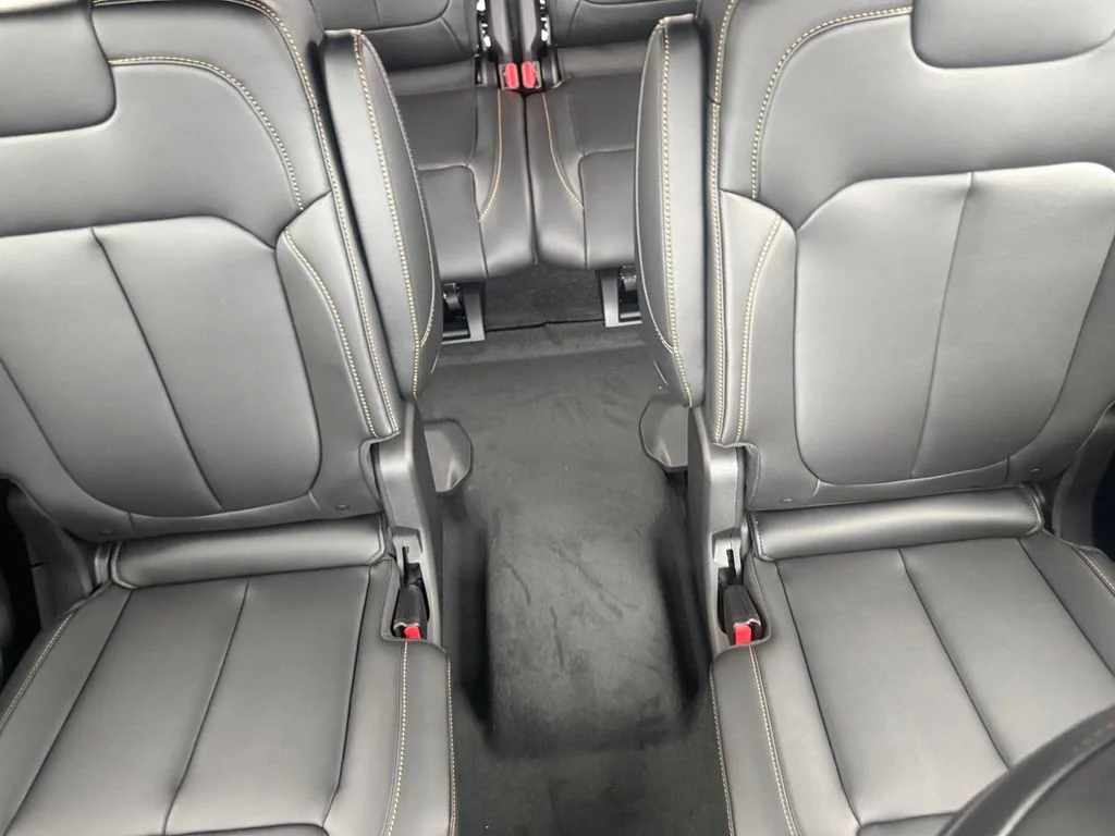 New 2026 Bright White Clear-Coat Exterior Paint Jeep  image 30