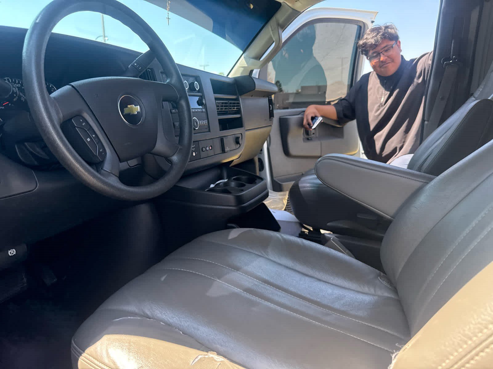 Used 2017 Summit White Chevrolet  image 3