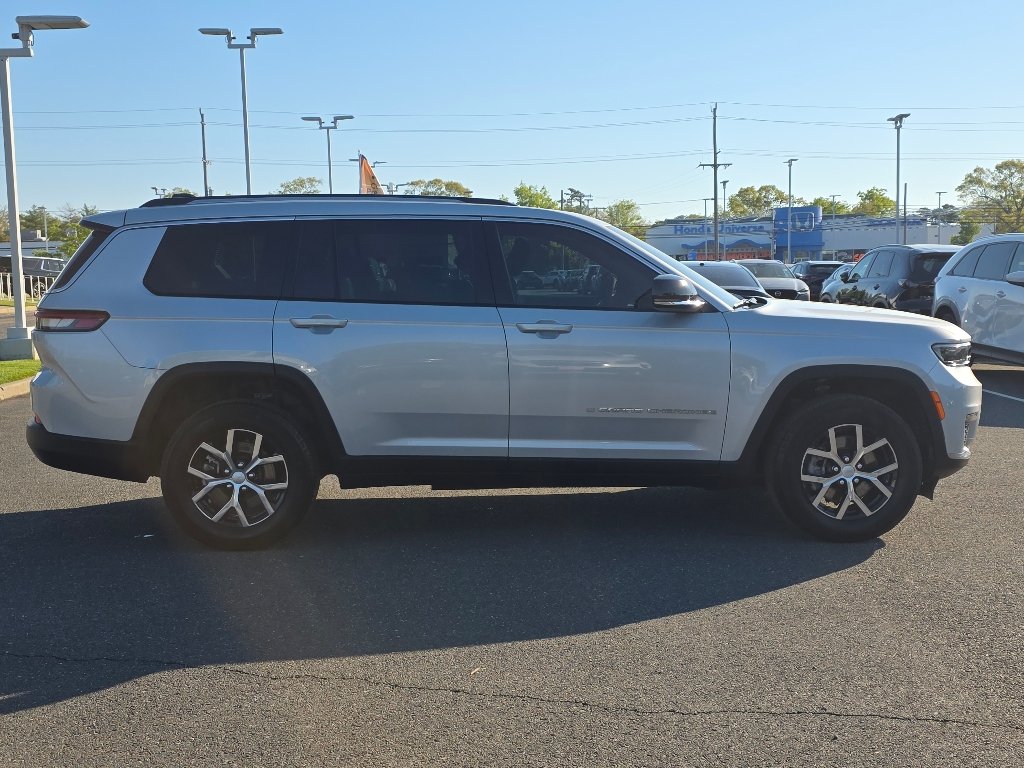 Used 2023 Silver Zynith Clear Coat Jeep Limited image 14