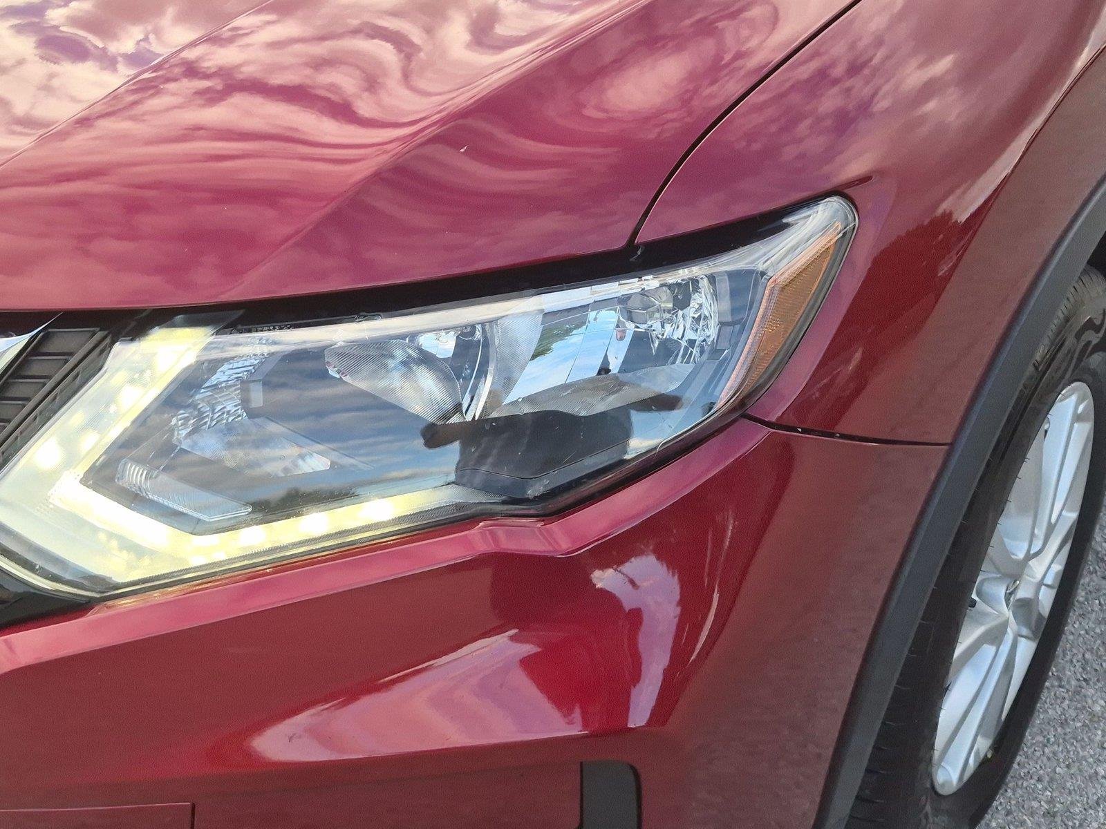 Used 2020 Scarlet Ember Tintcoat Nissan SV image 9