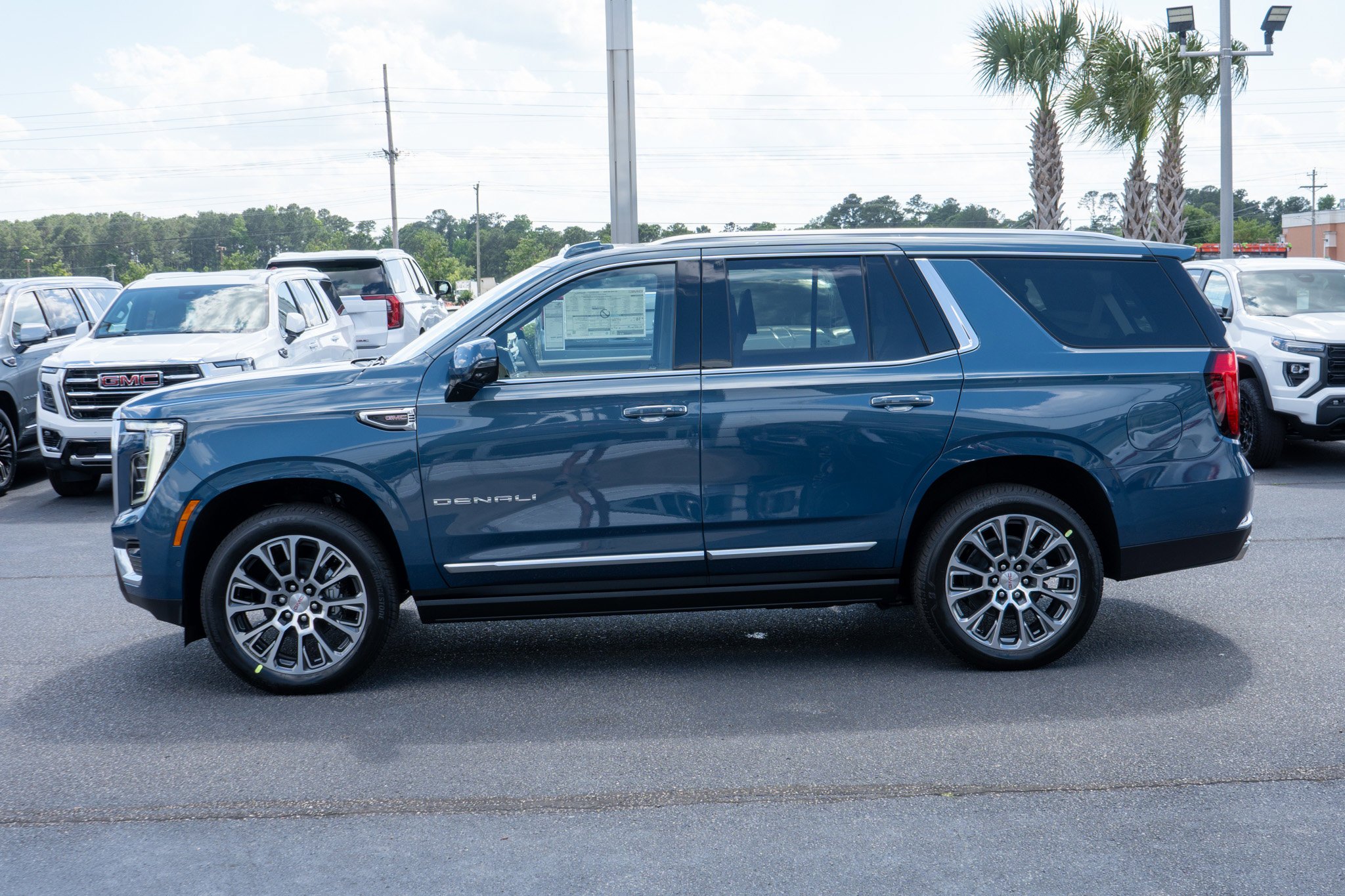 2026 GMC Yukon Denali - Photo 6