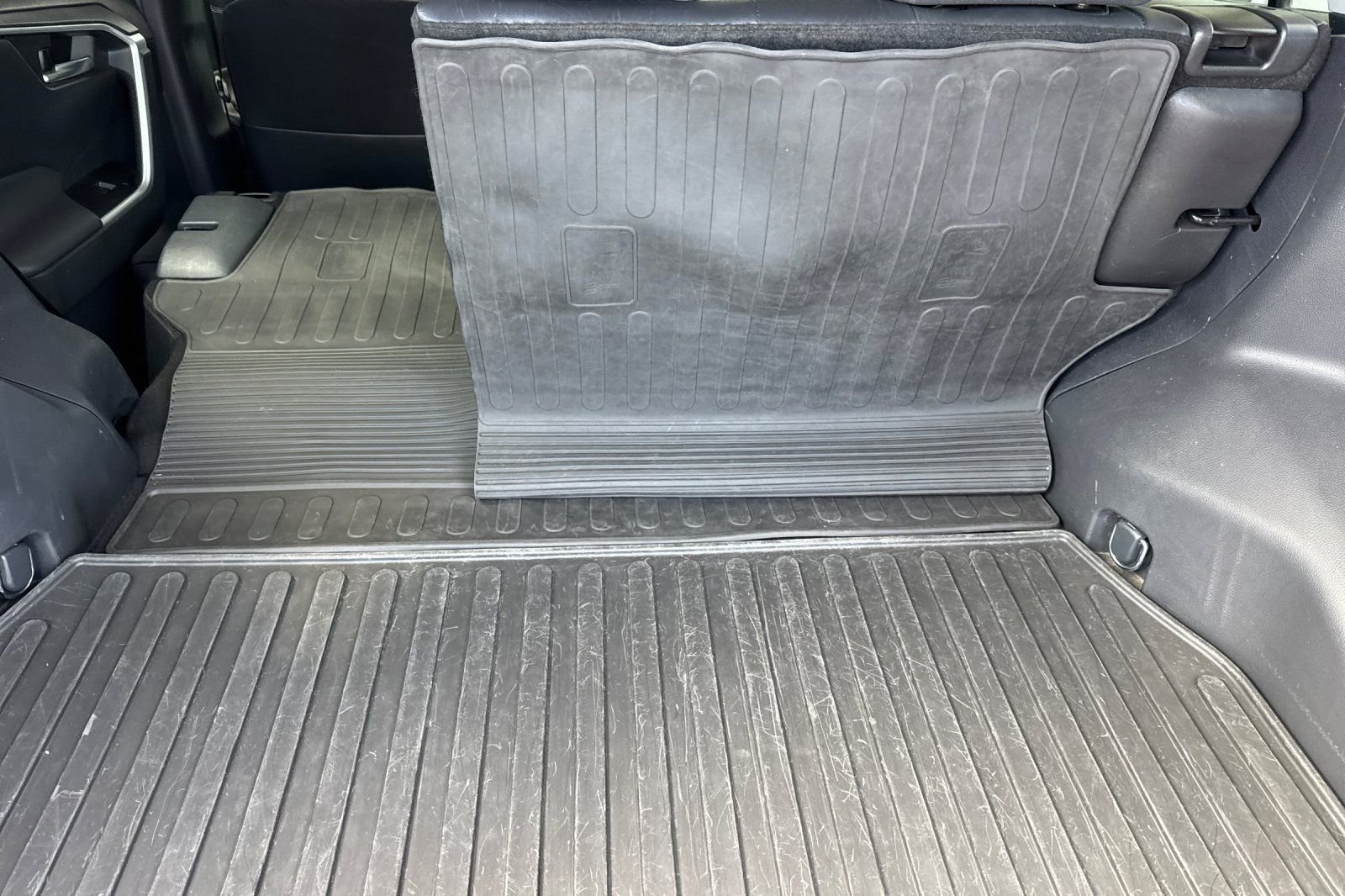 Certified Used 2023  Toyota XLE Premium image 21