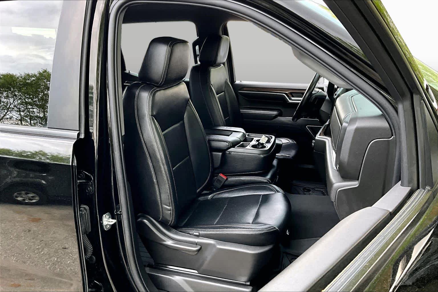 Used 2022 Black Chevrolet LT image 8
