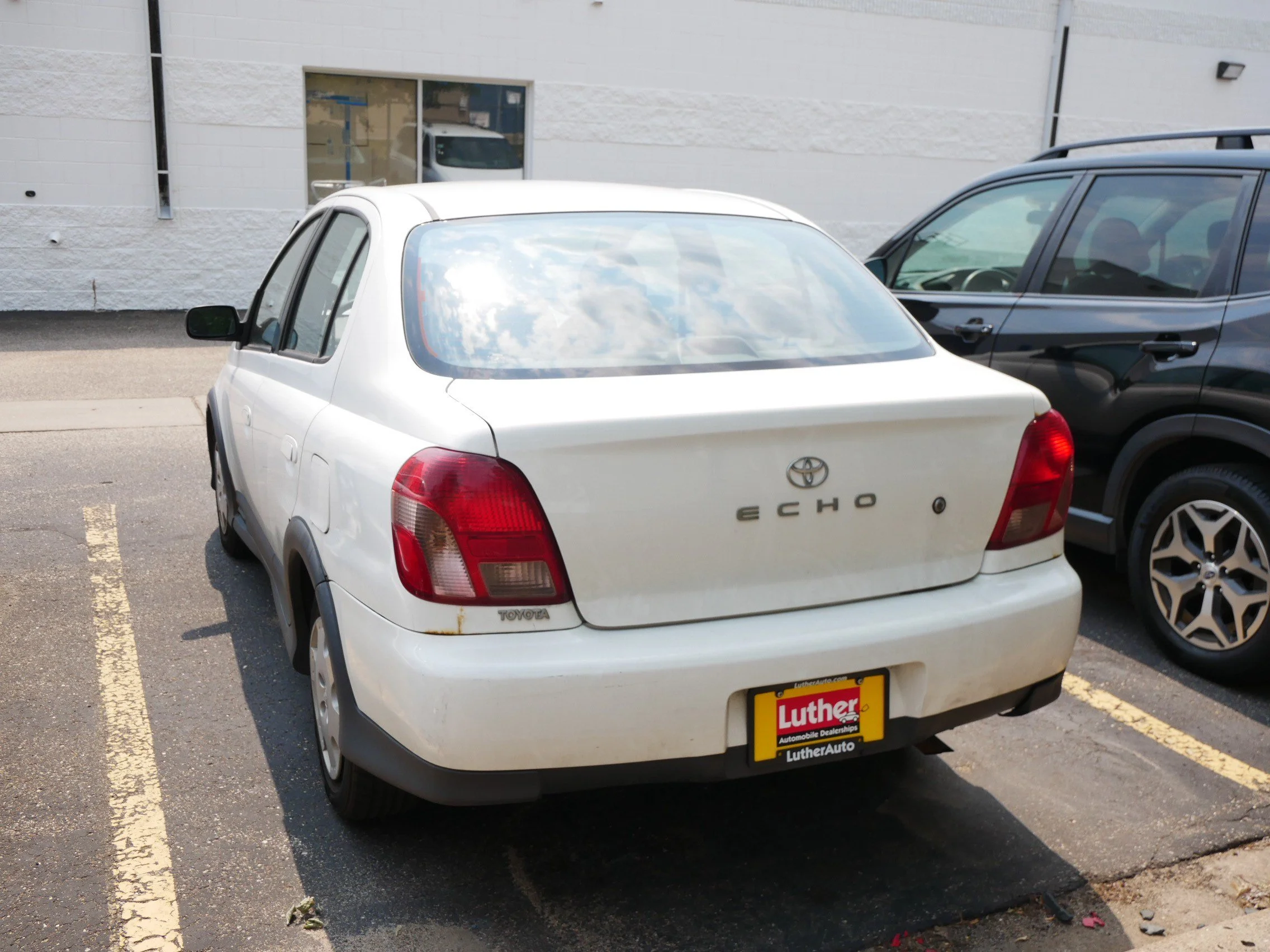 Used 2002 Polar White Toyota Sedan AT image 4