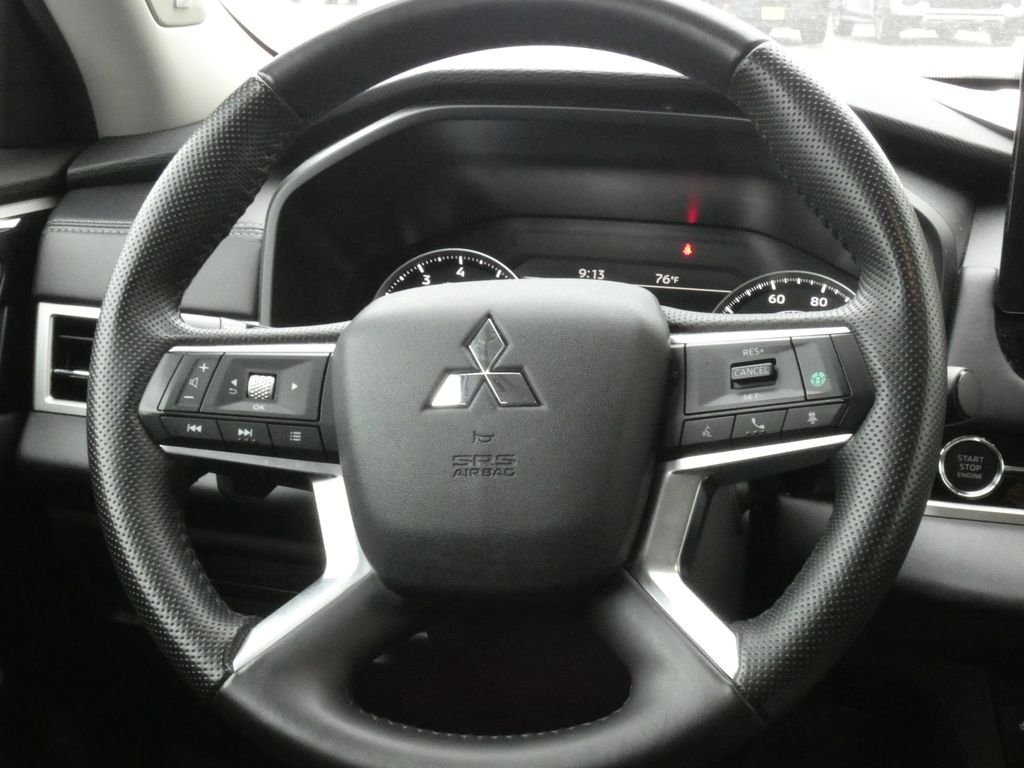Used 2025 Silver Mitsubishi SE image 15