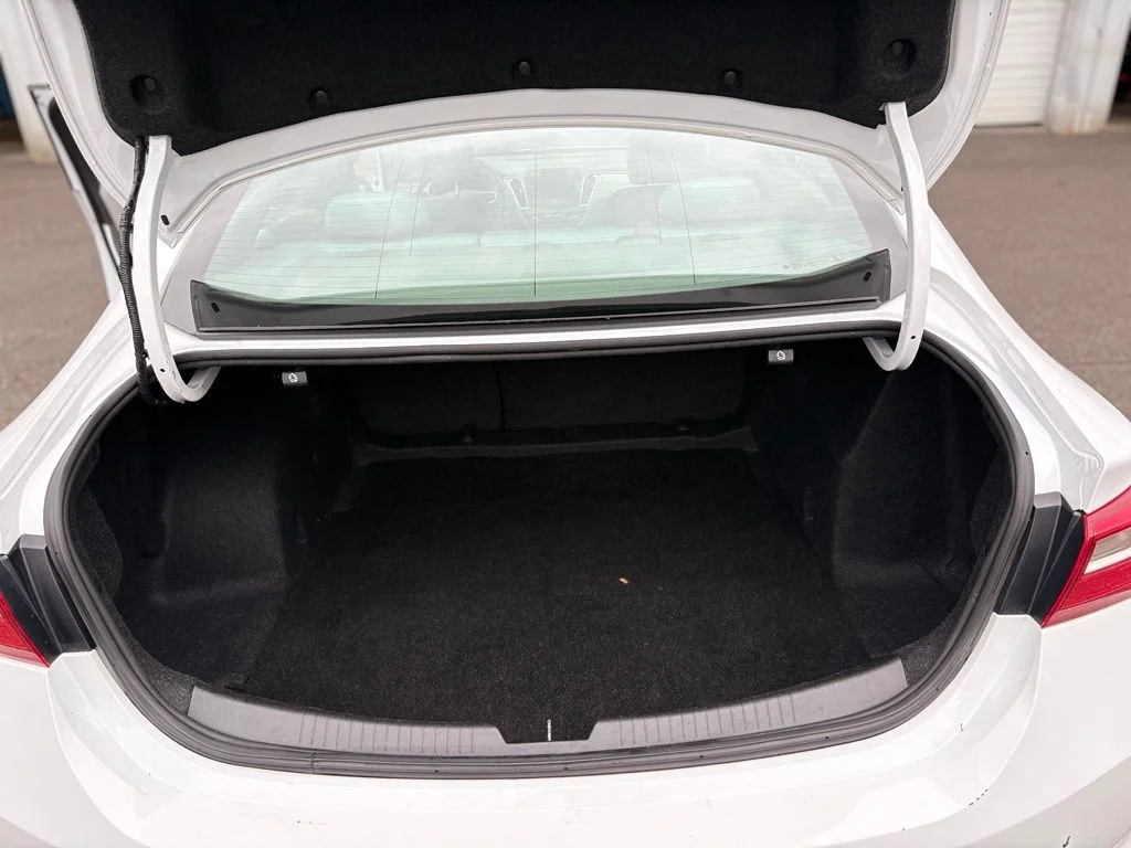 Used 2020 White Chevrolet LS image 19