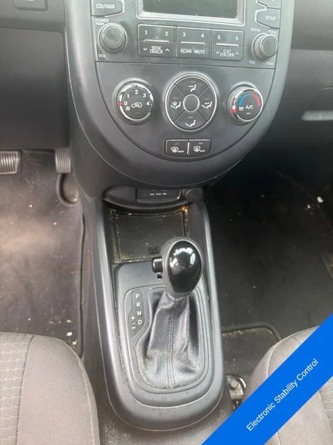 Used 2013 Shadow Pearl Metallic Kia Base image 10