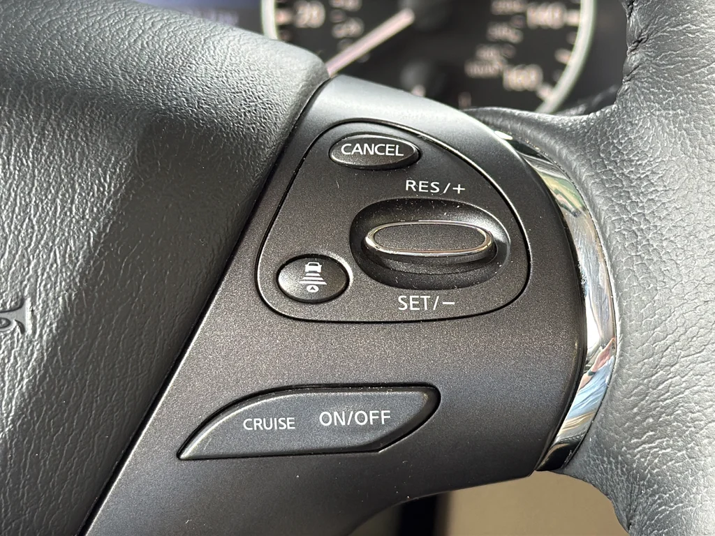Used 2021 White Nissan SL image 15