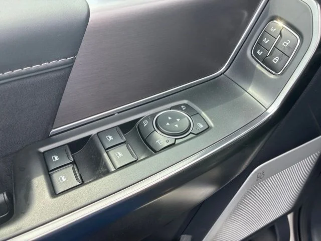 New 2026 Star White Metallic Tri-Coat Ford Platinum® image 18