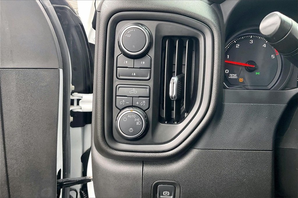 2023 CHEVROLET SILVERADO HD - Image 32